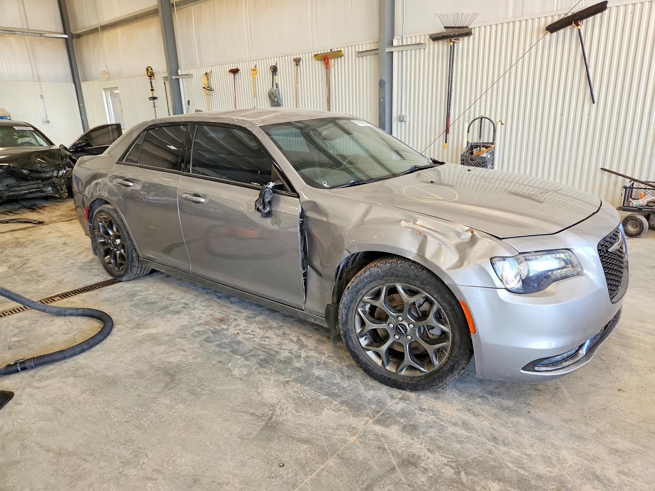 2016 Chrysler 300 VIN 2C3CCAGG6GH183007 photo 4