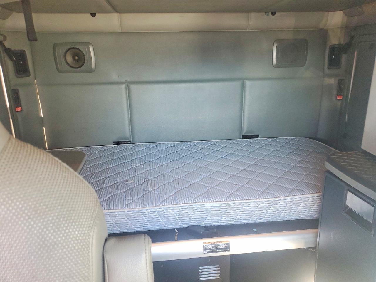 2018 KENWORTH All other VIN 1XKYDP9X9JJ197010 photo 6
