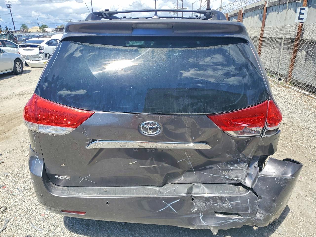 2011 Toyota All models VIN 5TDYK3DC1BS152064 photo 6
