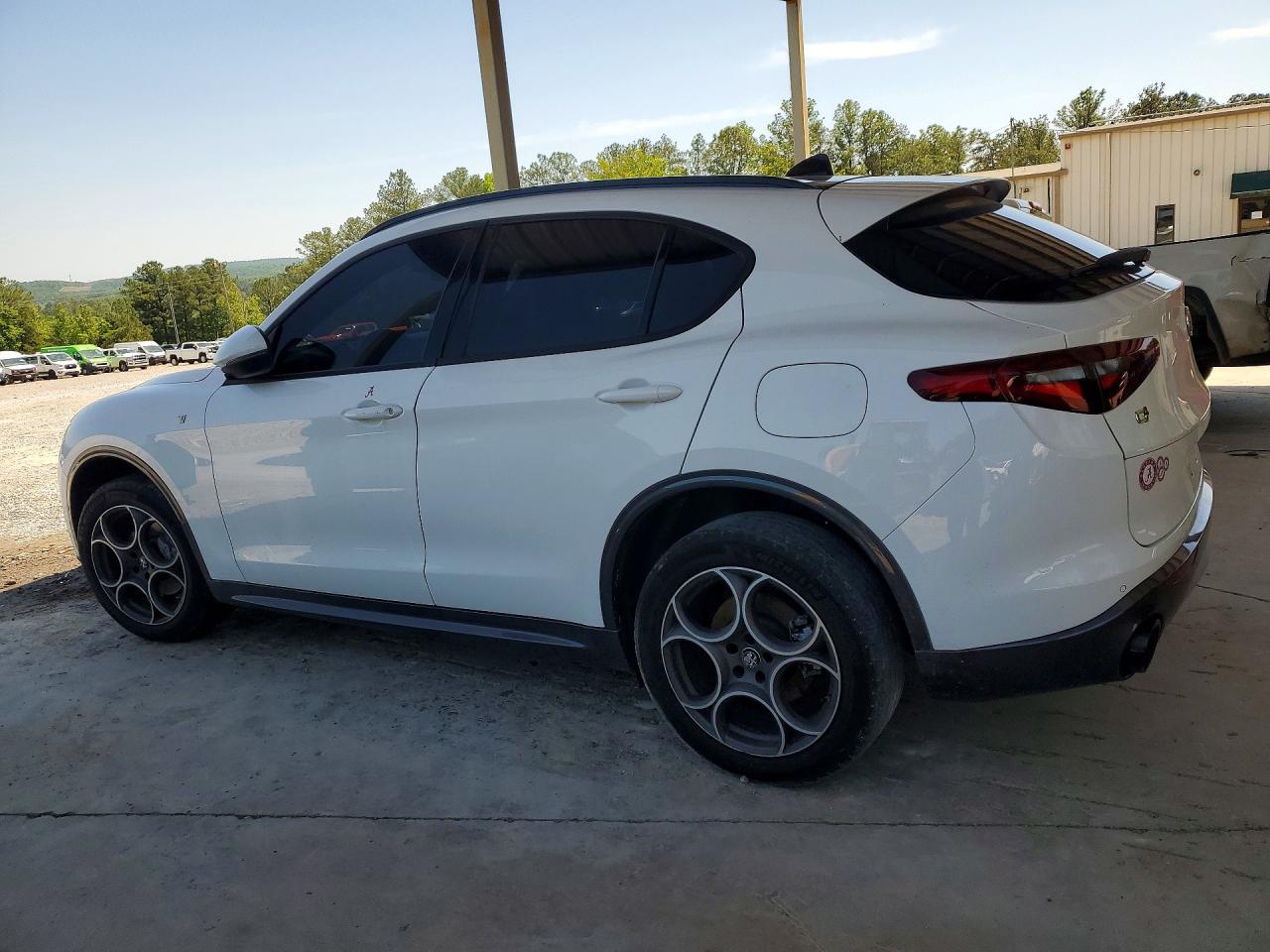 2022 Alfa Stelvio VIN ZASPAKBN6N7D25578 photo 2