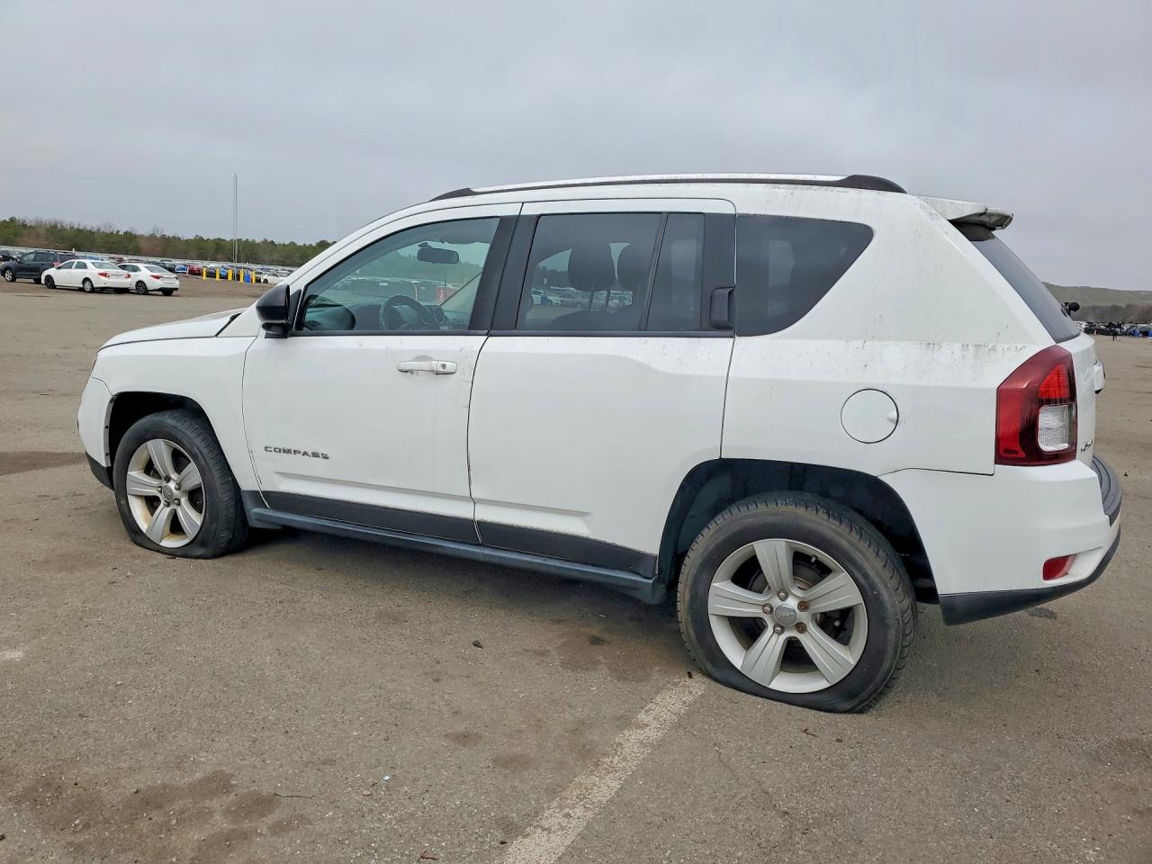 2014 JEP Compass VIN 1C4NJDBB6ED927108 photo 2