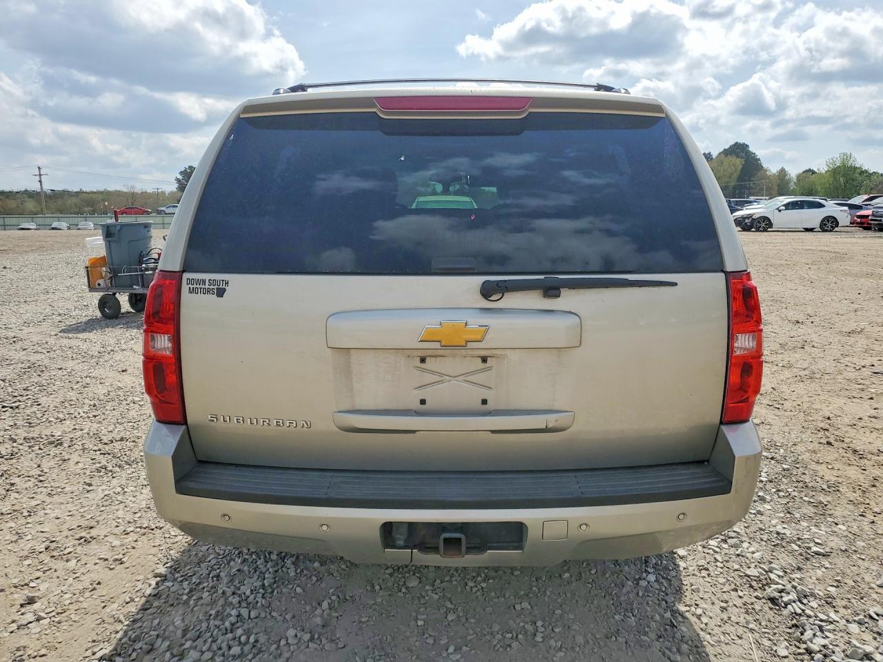 2013 Chevrolet Suburban VIN 1GNSKJE76DR129562 photo 6