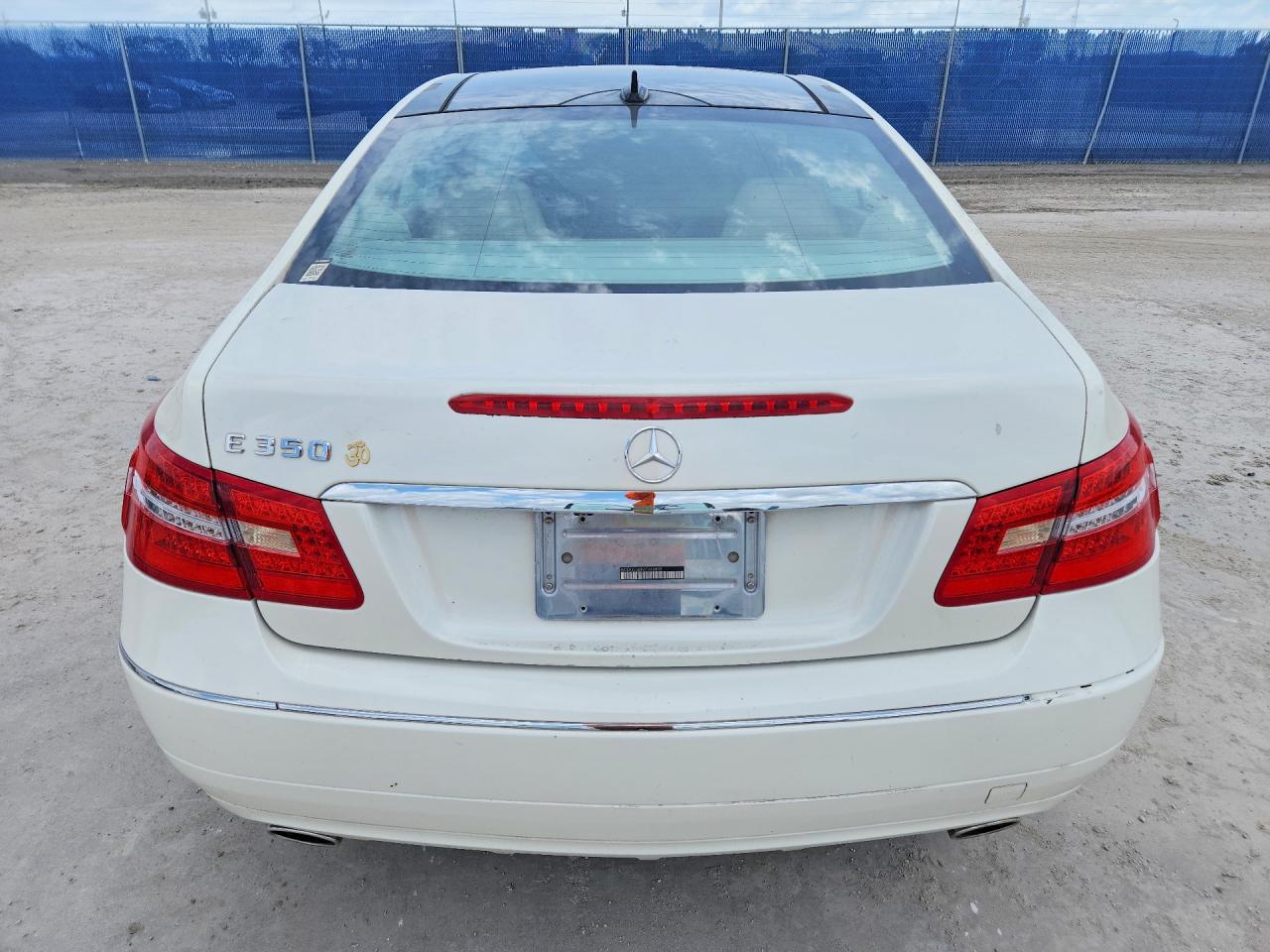 2010 Mercedes-Benz E-class VIN WDDKJ5GB8AF046805 photo 6