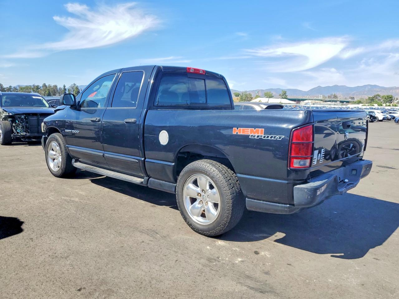 2005 Dodge Ram 1500 VIN 1D7HA18DX5J516533 photo 2