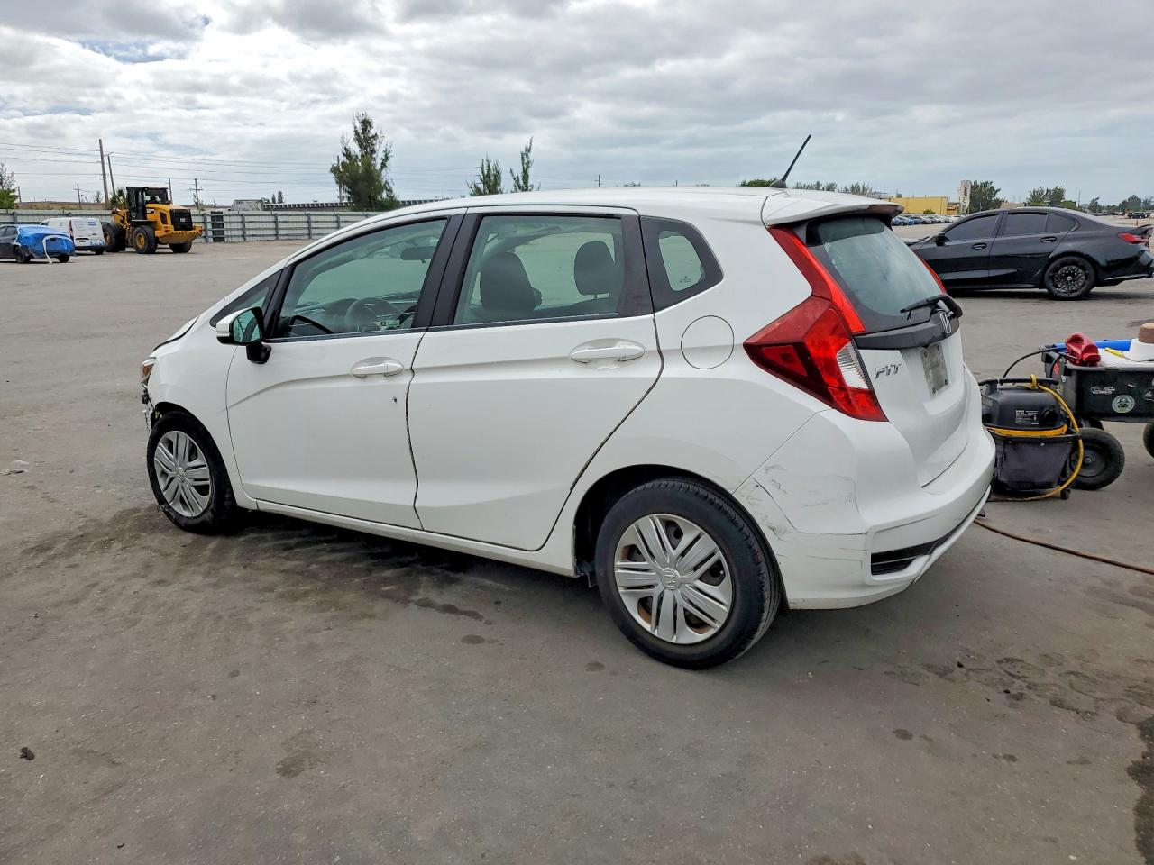 2018 Honda Fit VIN 3HGGK5H49JM736061 photo 2
