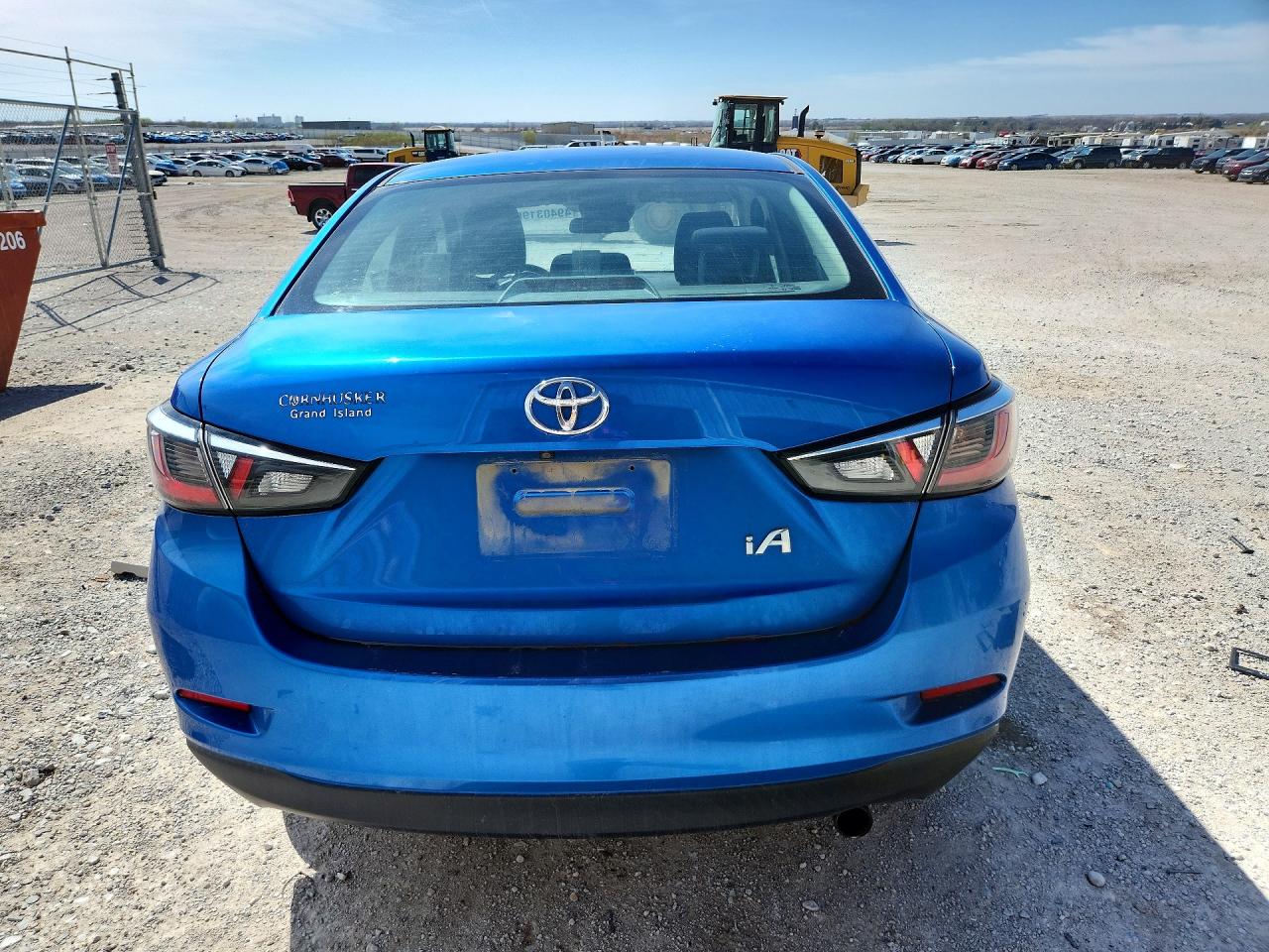 2017 Toyota Yaris VIN 3MYDLBYV1HY185392 photo 6