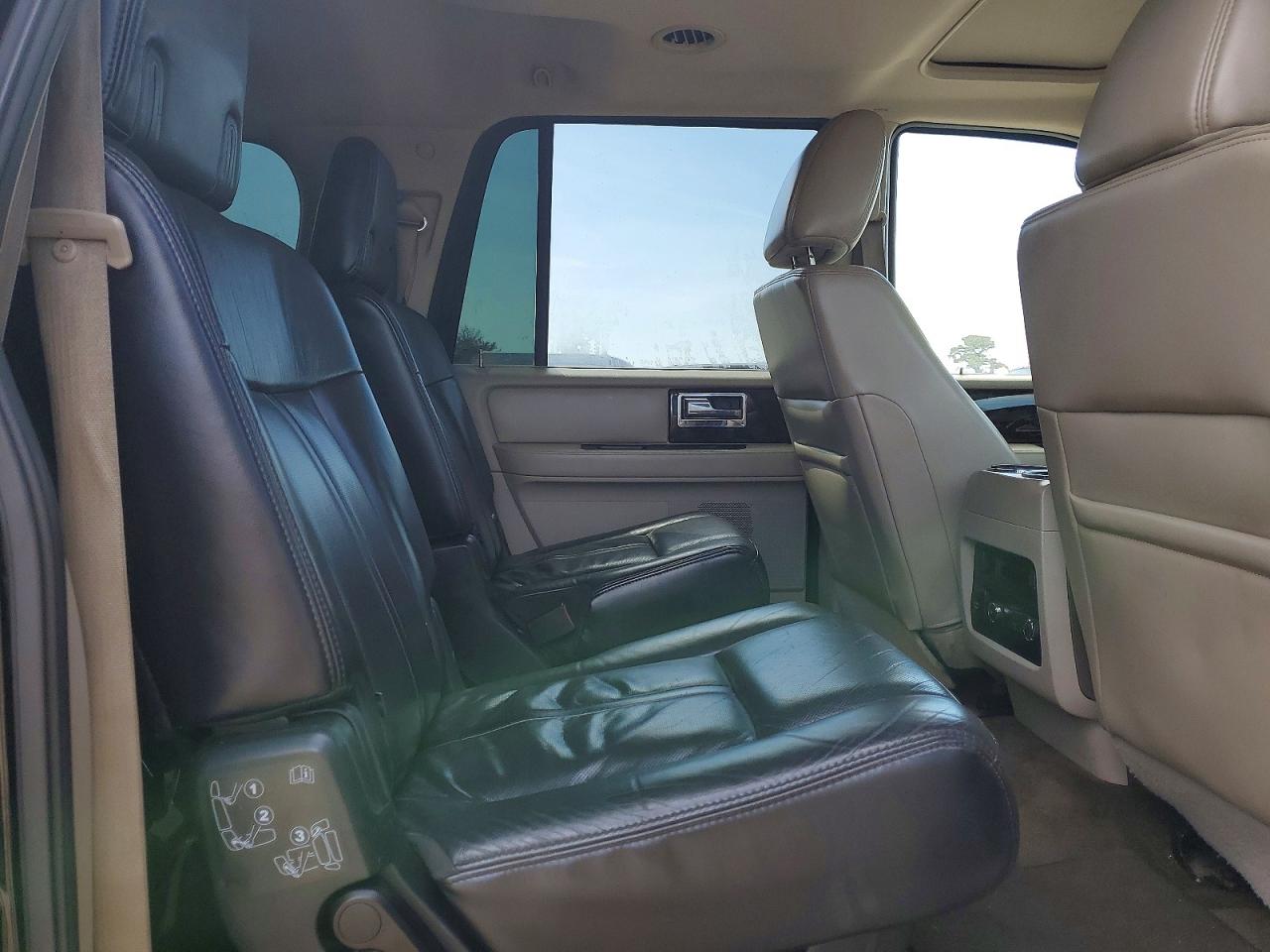 2017 Lincoln Navigator VIN 5LMJJ3HT9HEL03299 photo 11