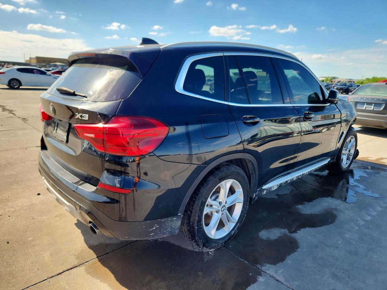 2018 BMW X3 VIN 5UXTR9C53JLD63604 photo 3