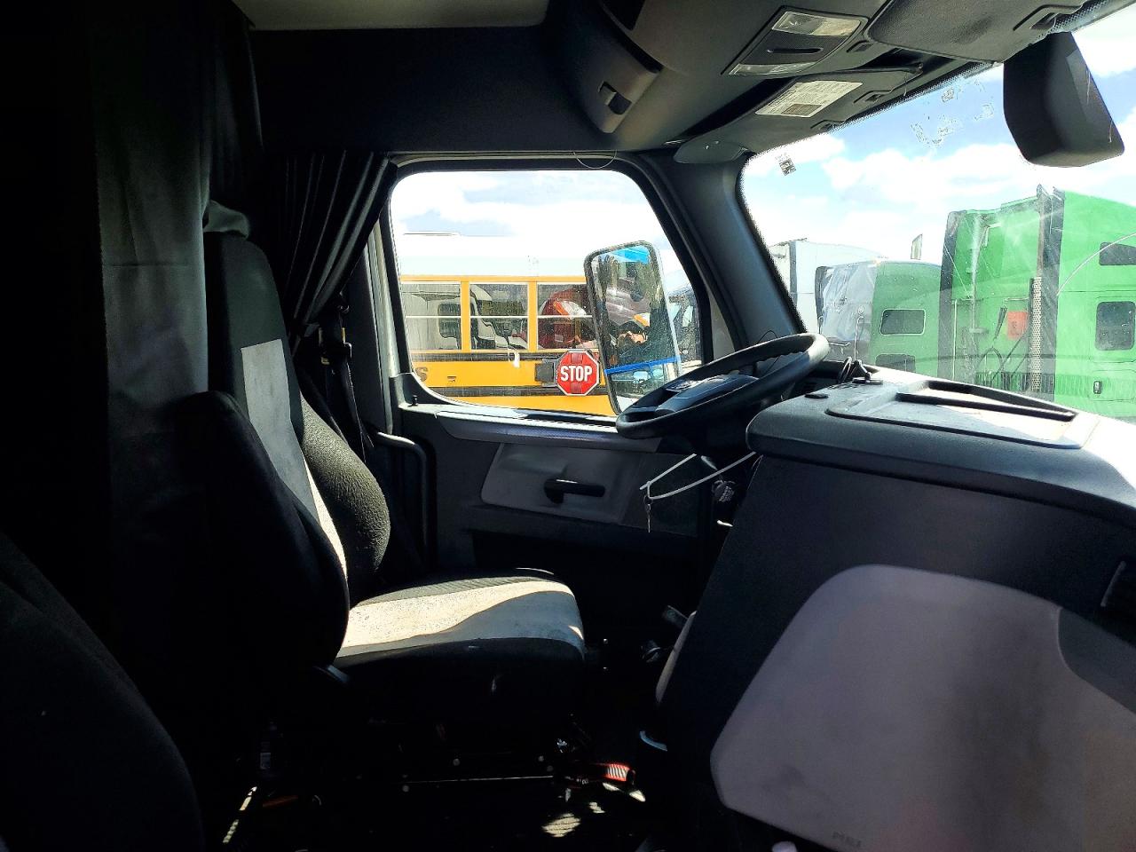 2019 FREIGHTLINER All other VIN 3AKJHHDR5KSKE1423 photo 5