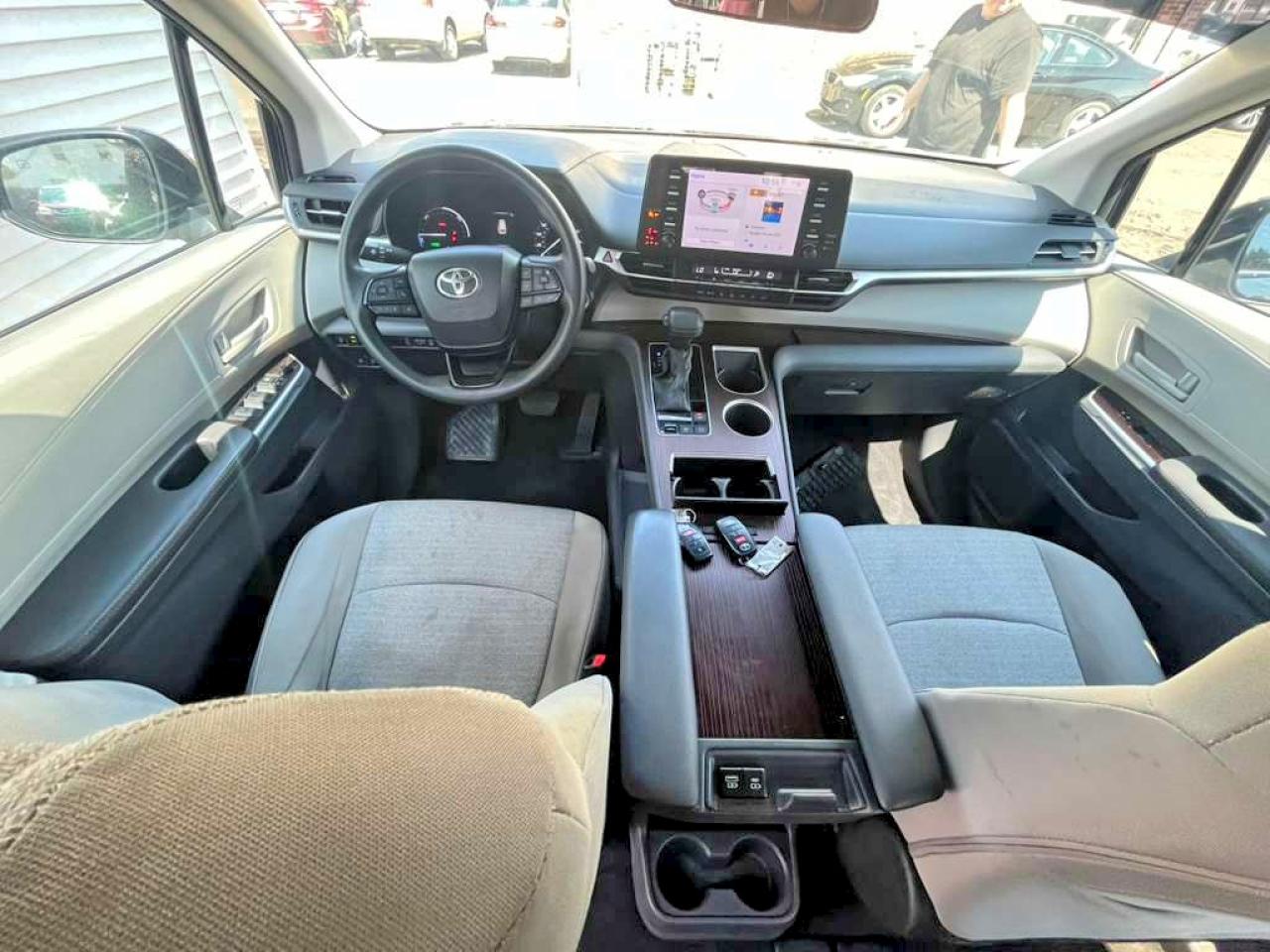 2024 Toyota Sienna VIN 5TDKSKFC5RS119205 photo 9