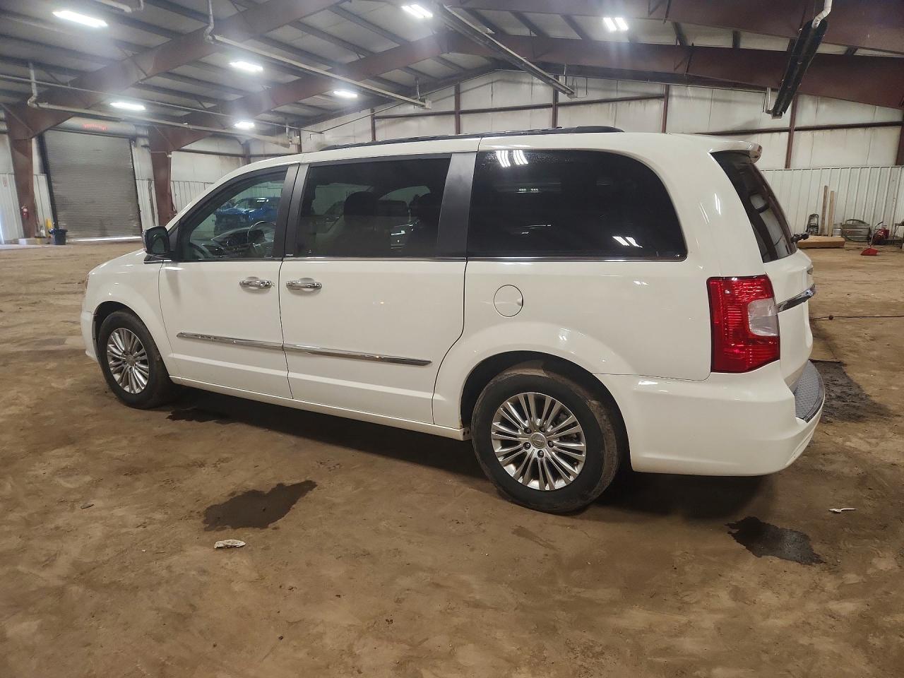 2013 Chrysler Minivan VIN 2C4RC1CG2DR714866 photo 2