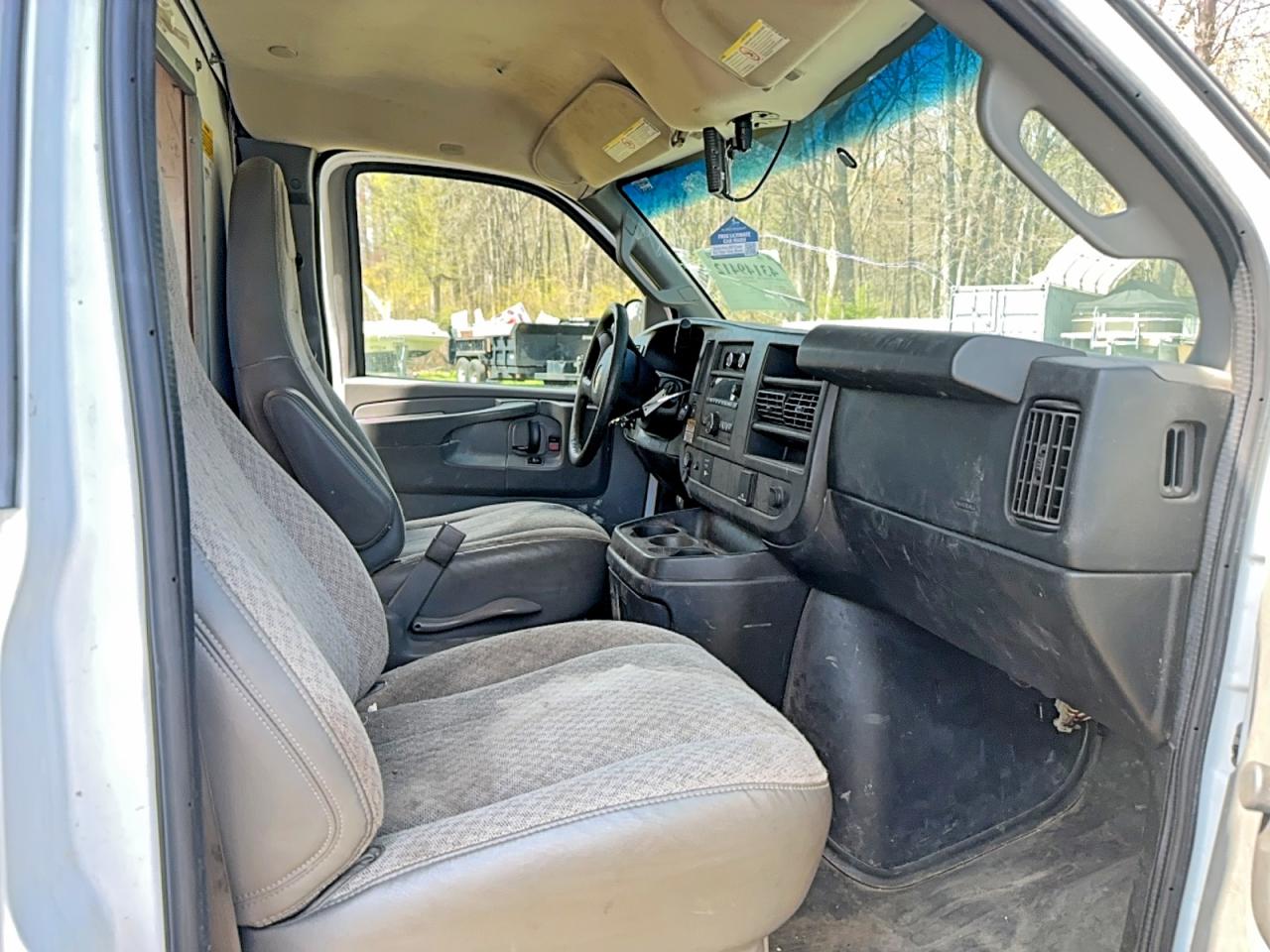 2017 CHEV Express VIN 1GB0GRFF4H1333789 photo 5