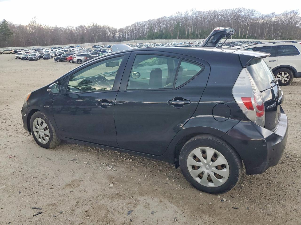 2013 Toyota Prius c on VIN JTDKDTB38D1553680 photo 2