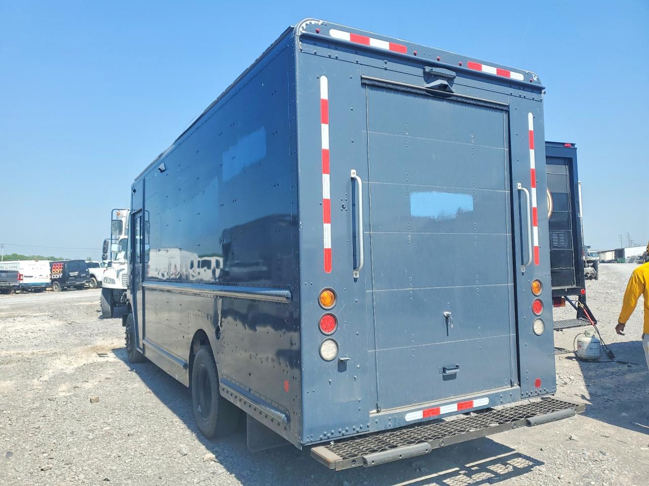 2020 FREIGHTLINER All other VIN 4UZAC2EA4LCMH8120 photo 2
