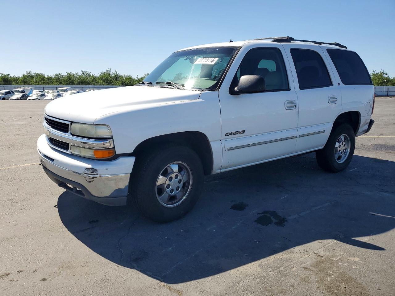 2002 Chevrolet Tahoe VIN 1GNEC13Z42R141737 photo 1