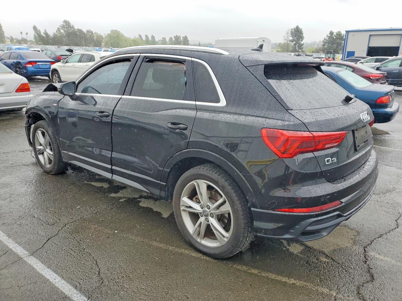 2020 Audi Q3 VIN WA1DECF36L1124787 photo 2