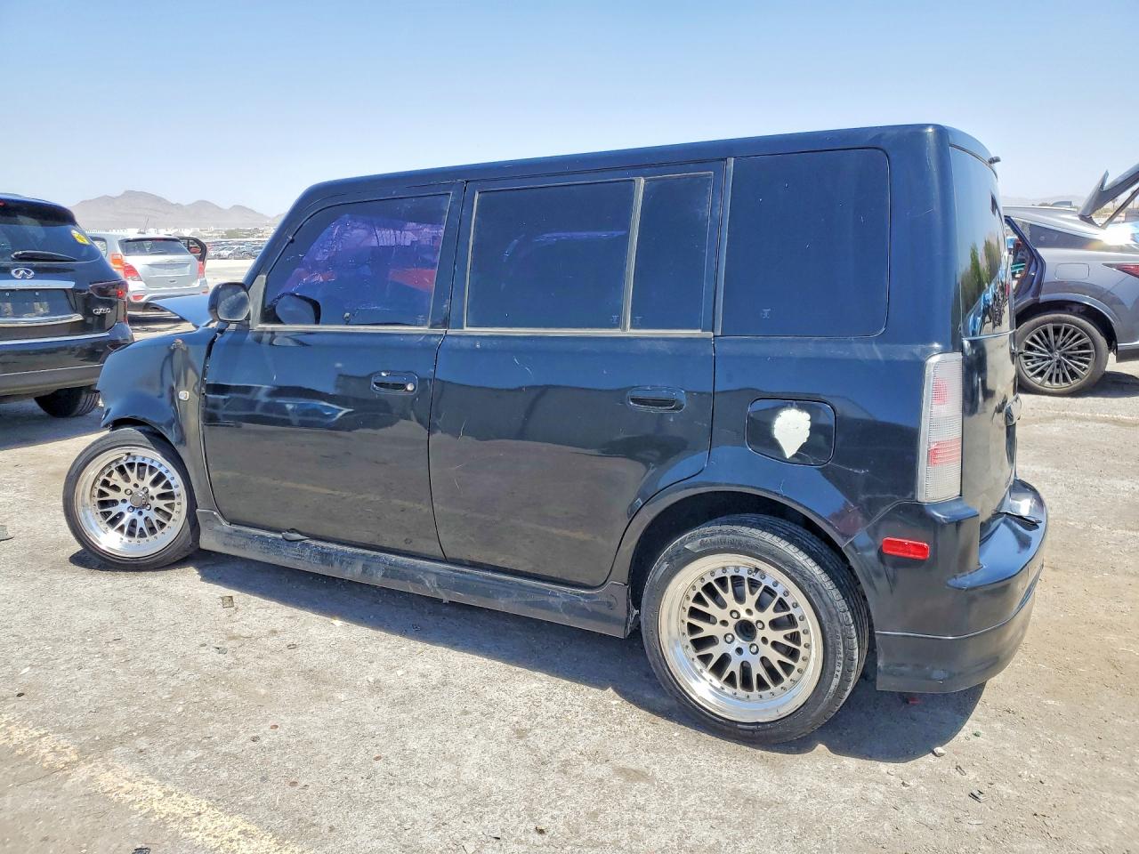 2006 Toyota Scion VIN JTLKT324864095401 photo 2