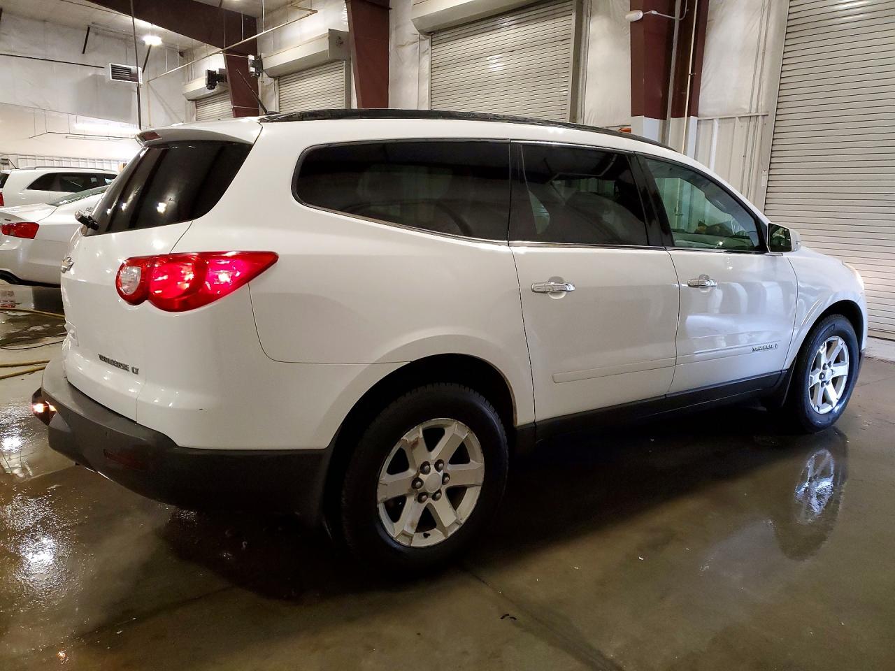 2009 Chevrolet Traverse VIN 1GNEV23D59S151085 photo 3