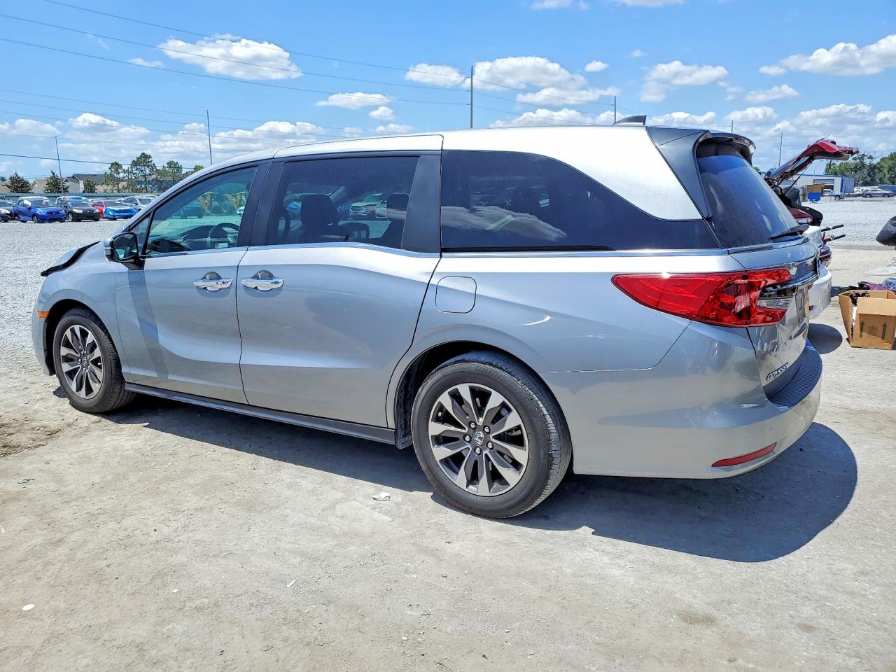 2024 Honda Odyssey VIN 5FNRL6H63RB020767 photo 2