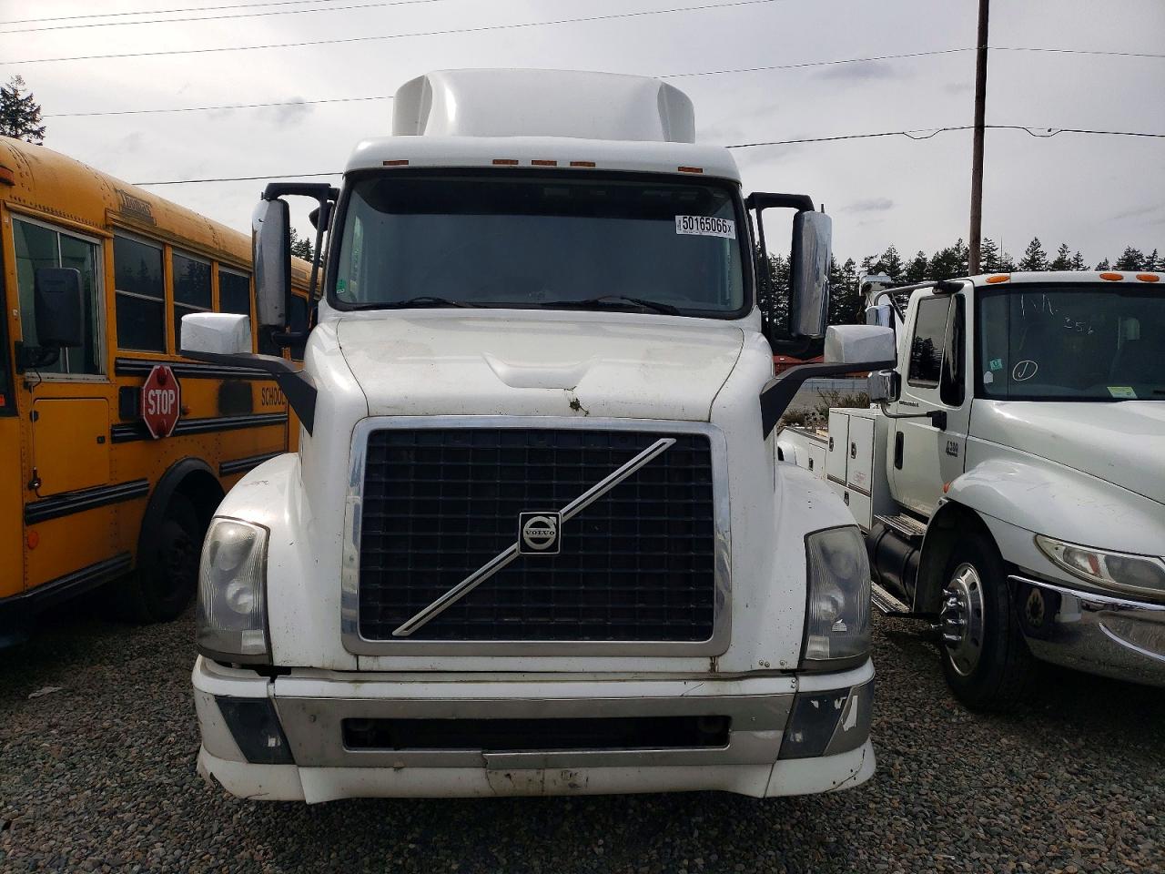 2015 VOLV Vn VIN 4V4NC9EH2FN920518 photo 9