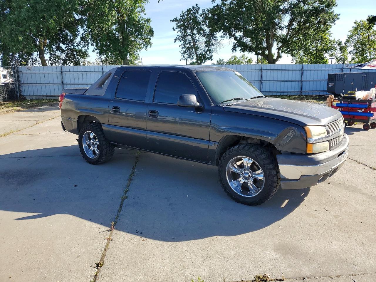 2004 Chevrolet Avalanche VIN 3GNEC12T24G100717 photo 4