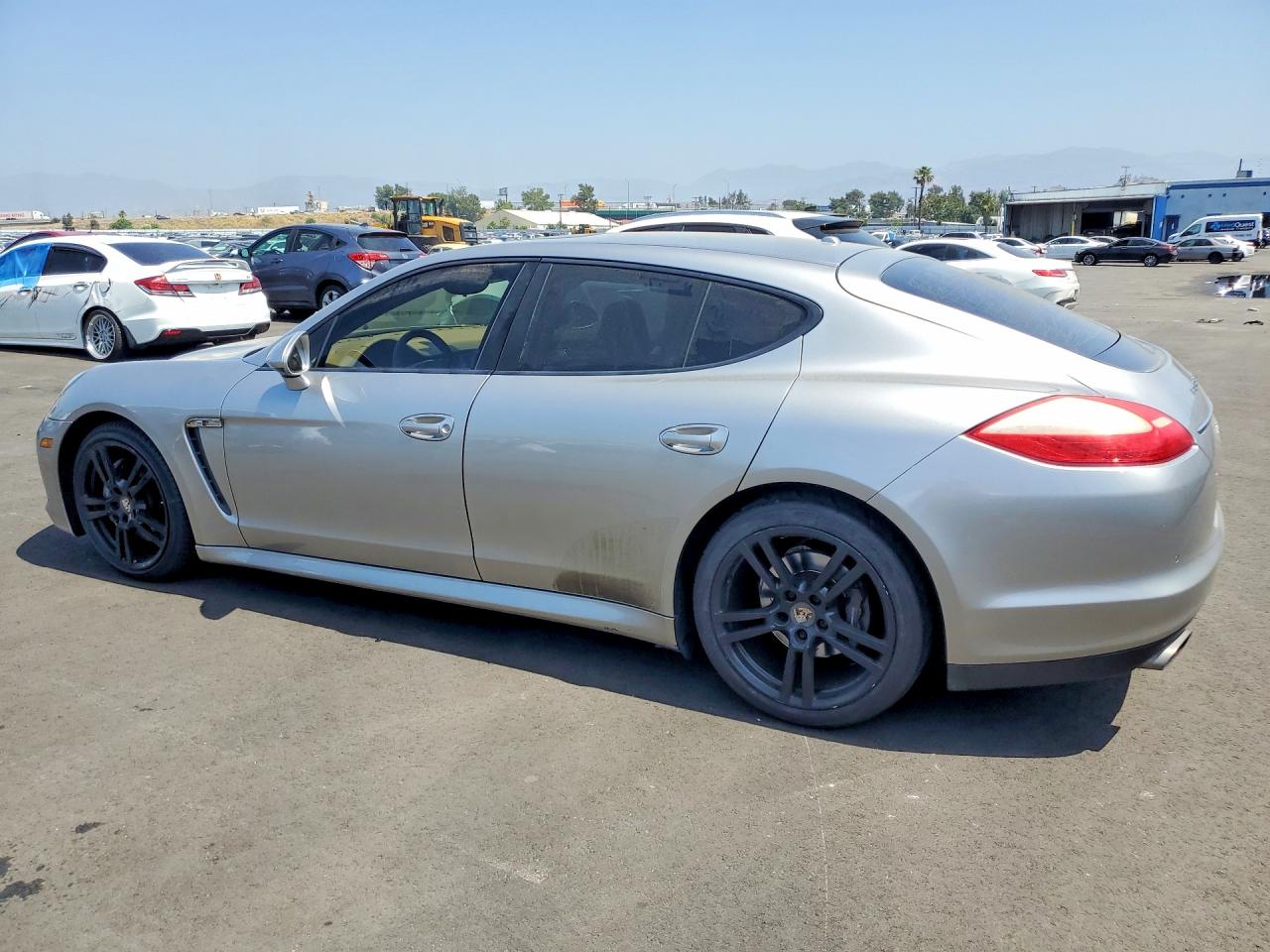 2011 Porsche Panamera VIN WP0AA2A72BL011544 photo 2
