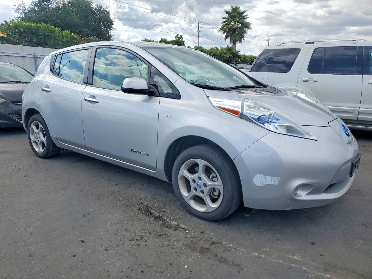 2011 NISS Leaf VIN JN1AZ0CPXBT007898 photo 4