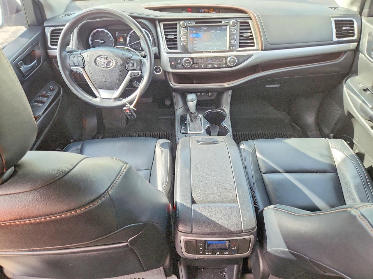 2018 Toyota Highlander VIN 5TDKZRFH4JS533077 photo 8