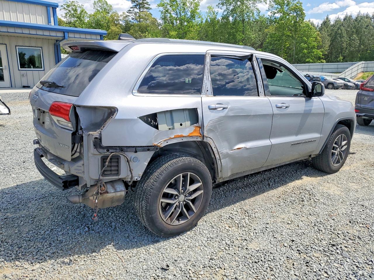 2018 Cherokee VIN 1C4RJFAG0JC287732 photo 3