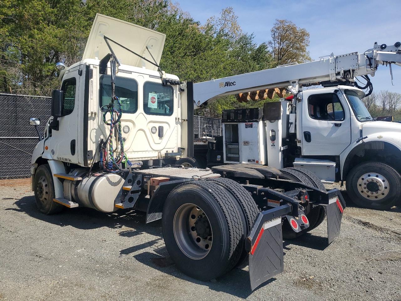 2017 FREIGHTLINER All other VIN 3AKBGADV7HSJH0164 photo 3