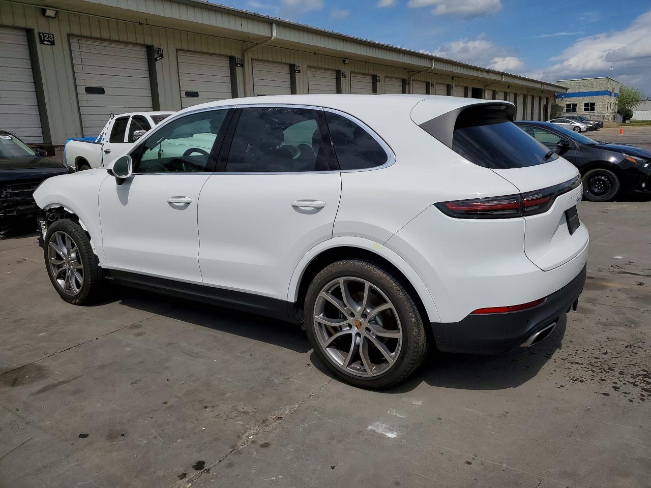 2023 PORSCHE Cayenne VIN WP1AA2AY4PDA10498 photo 2