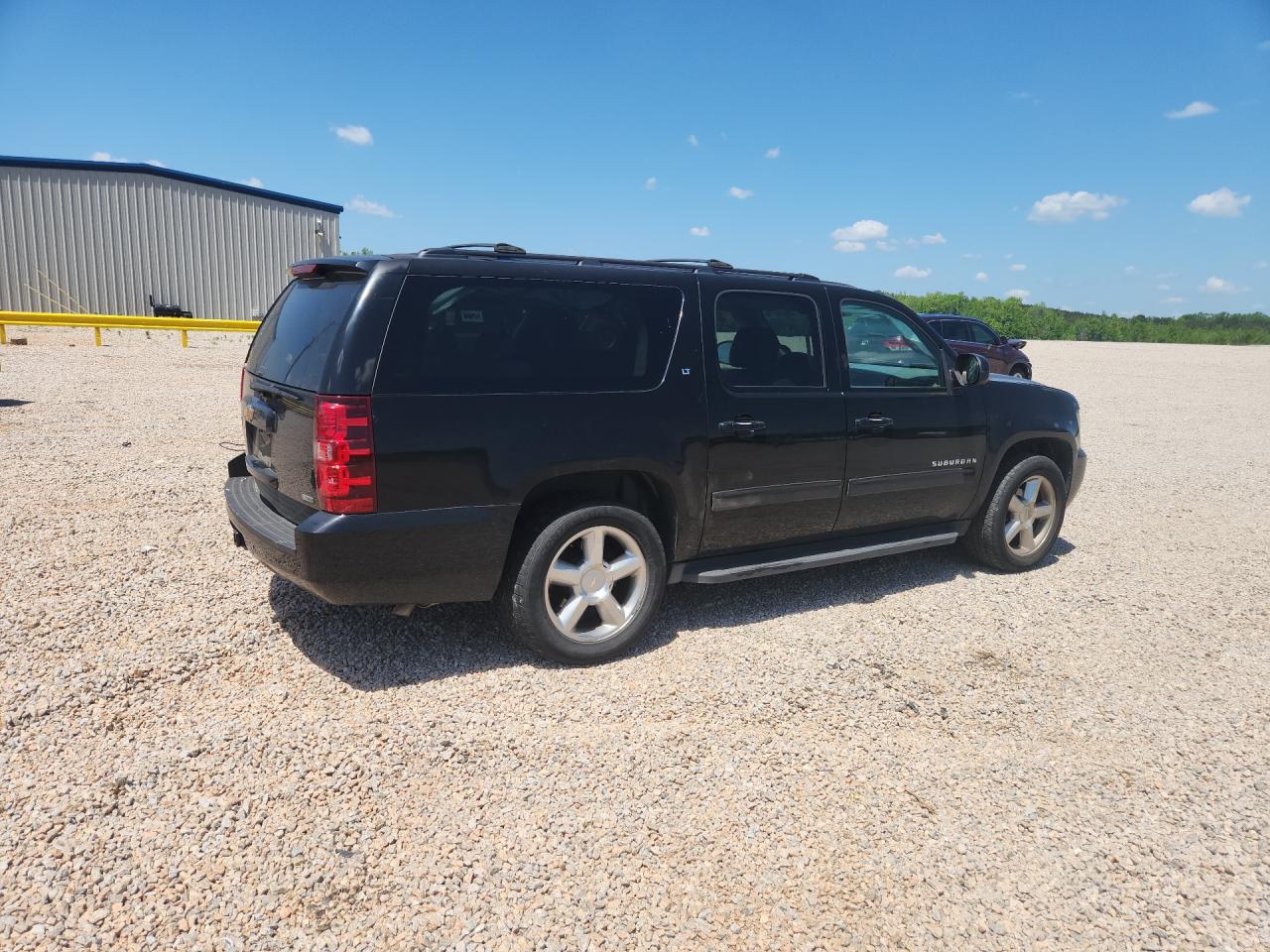2011 Chevrolet Suburban VIN 1GNSCJE0XBR111112 photo 3
