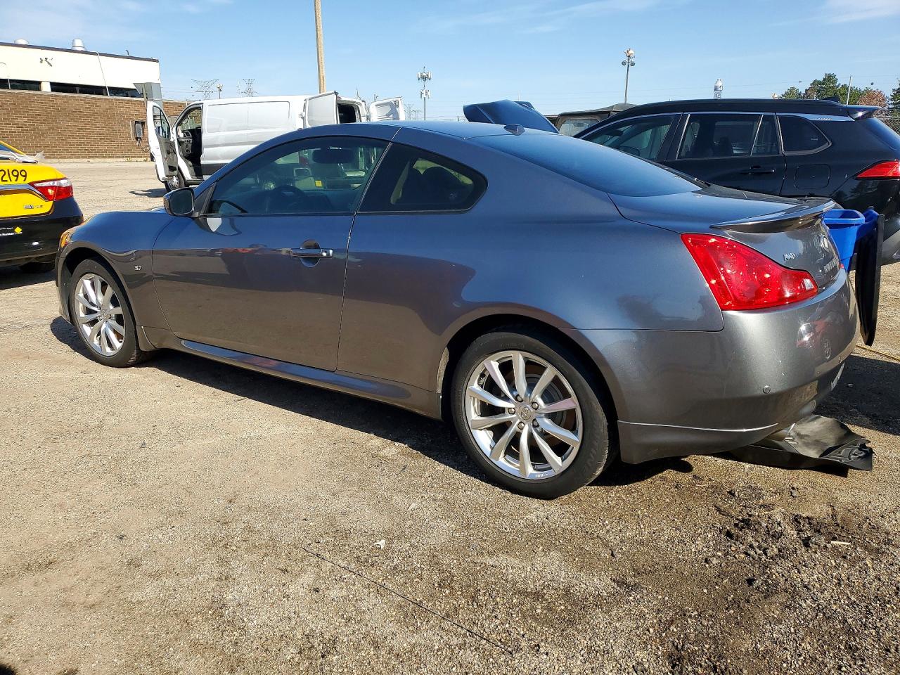 2014 Infiniti Q60 VIN JN1CV6EL2EM132491 photo 2