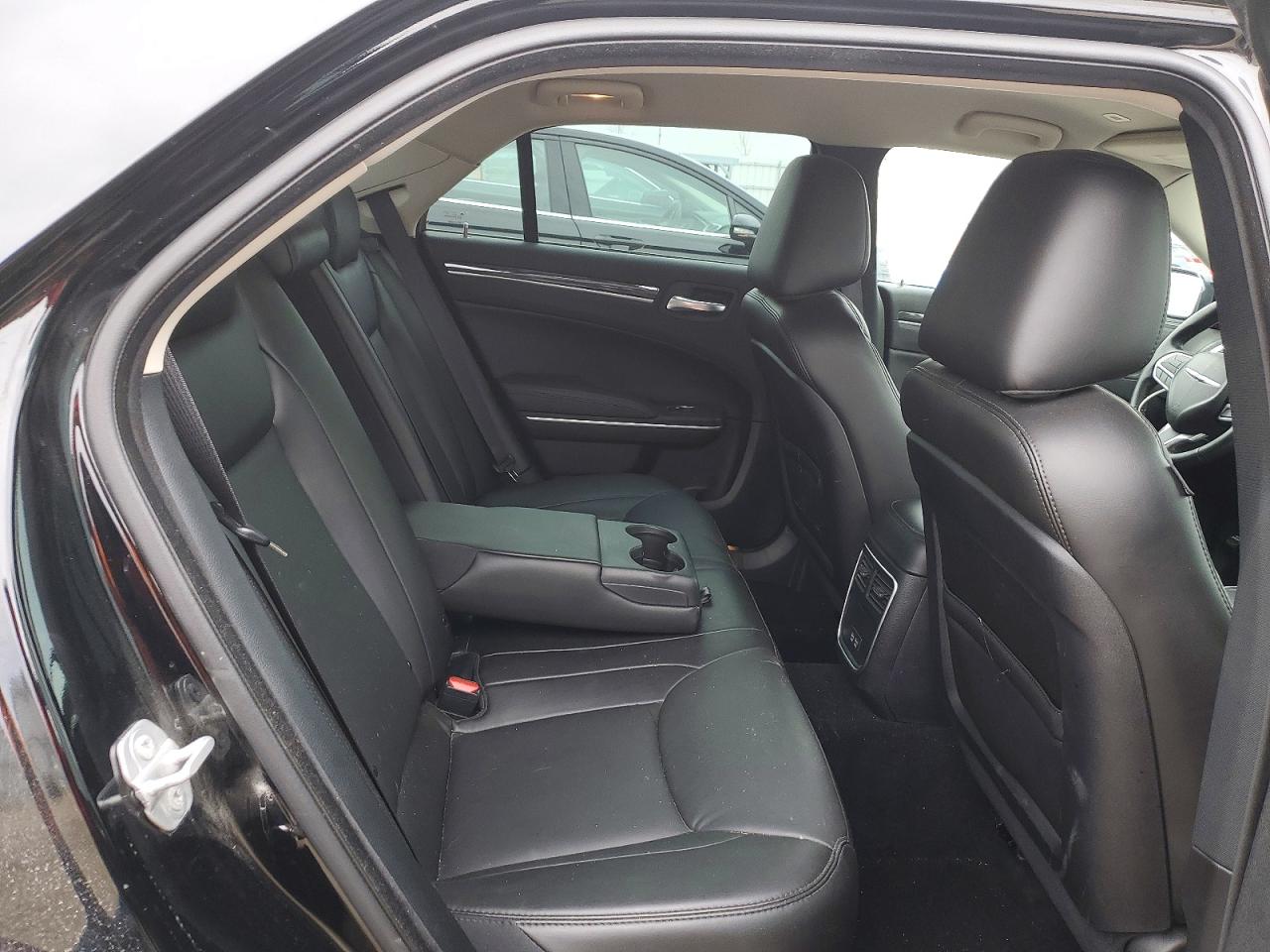 2022 Chrysler 300 VIN 2C3CCADG3NH187131 photo 10