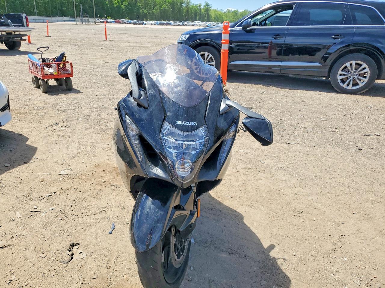 2025 Suzuki Gsx1300 VIN JS1EJ11B5S7100866 photo 2