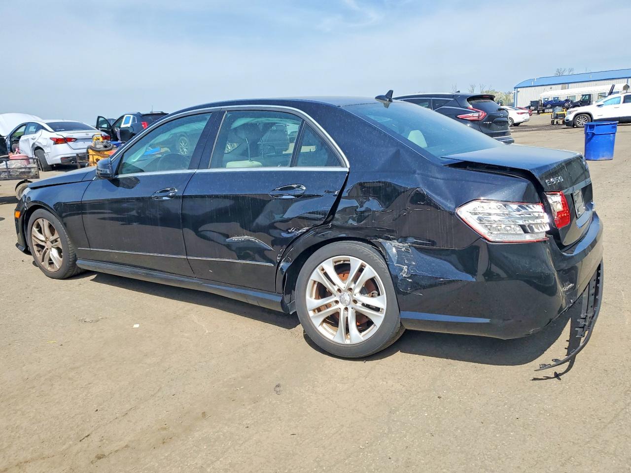 2013 Mercedes-Benz E-class VIN WDDHF8JB8DA733354 photo 2
