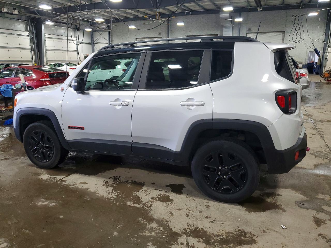 2018 Jeep Renegade VIN ZACCJBCB1JPH69217 photo 2