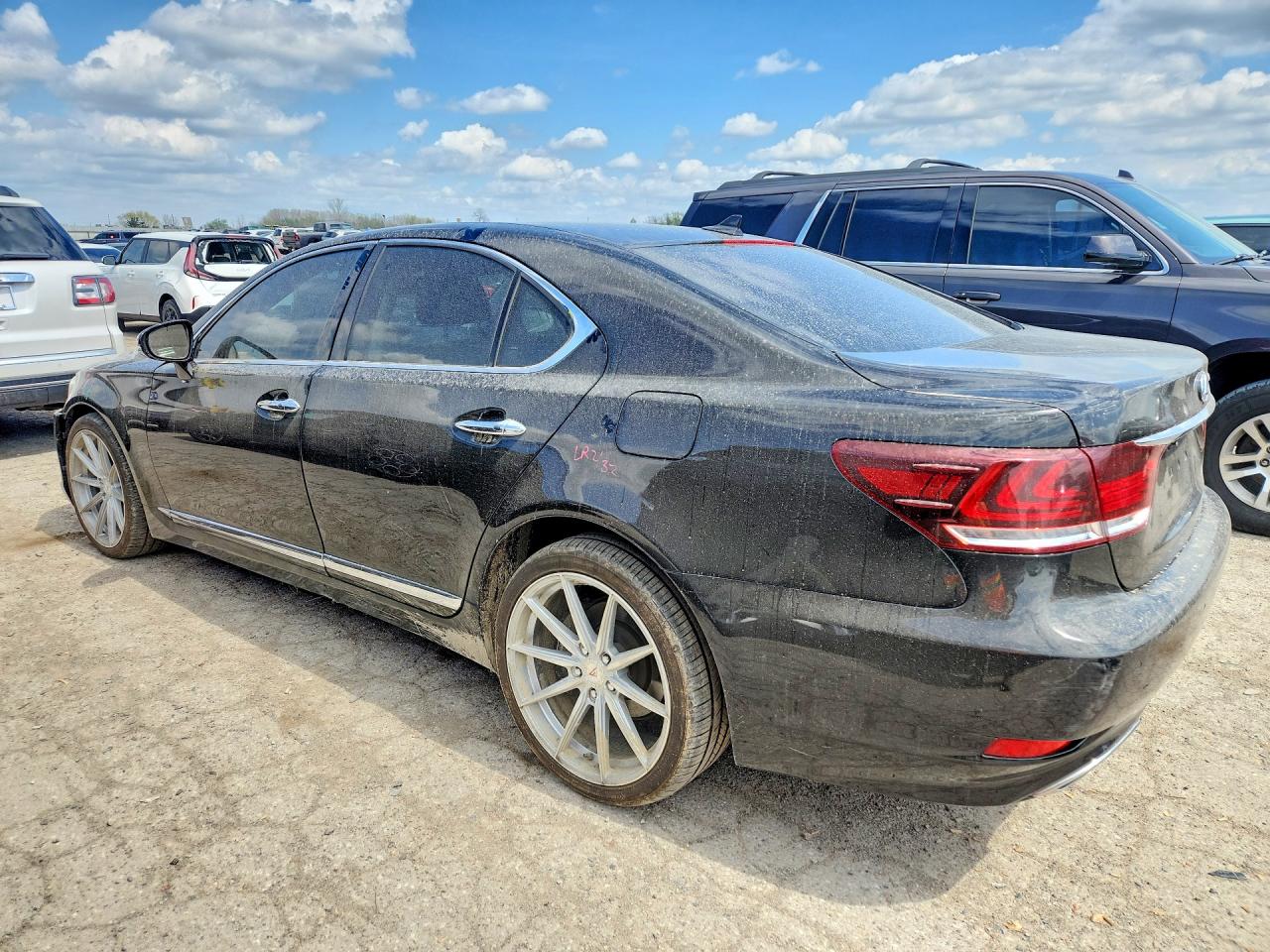 2013 Lexus Ls460 VIN JTHBL5EF1D5123548 photo 2