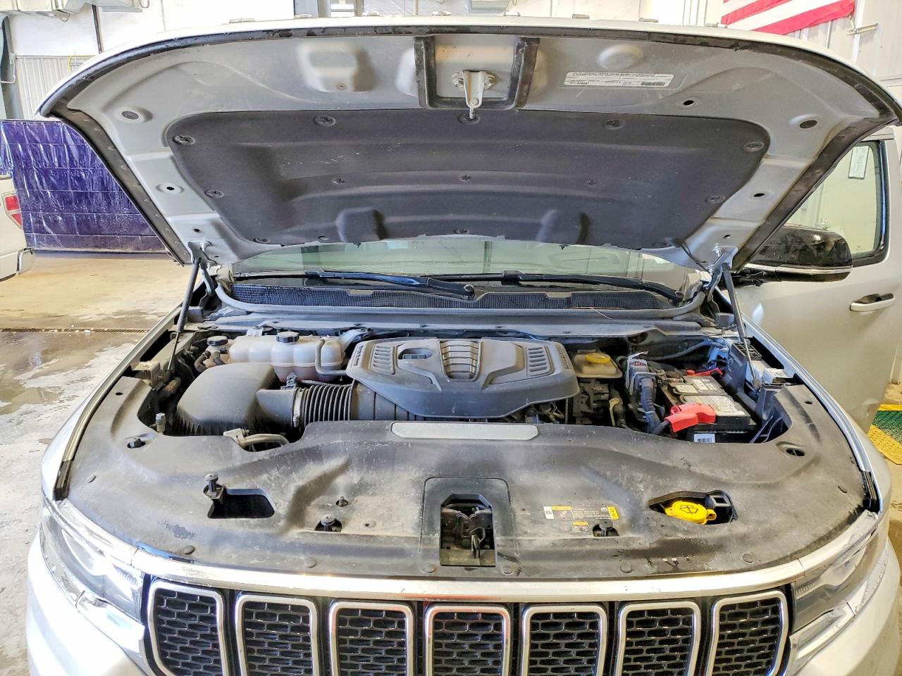 2024 Jeep Wagoneer VIN 1C4SJVDP7RS168407 photo 12