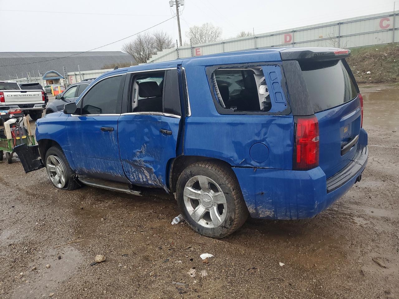 2018 Chevrolet Tahoe VIN 1GNSKDEC5JR311523 photo 2