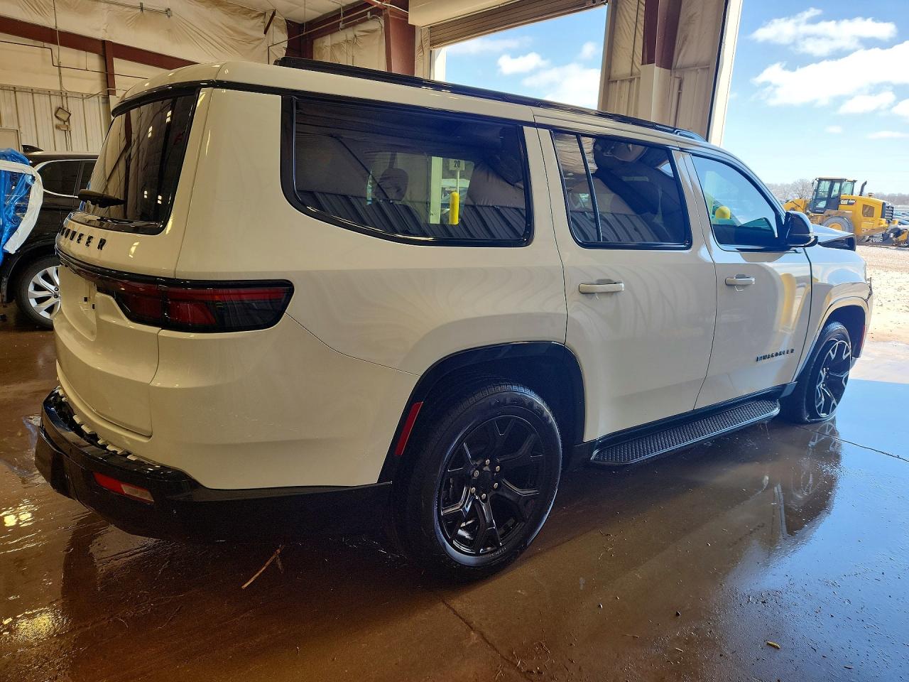 2024 Jeep Wagoneer VIN 1C4SJVBP5RS116308 photo 3