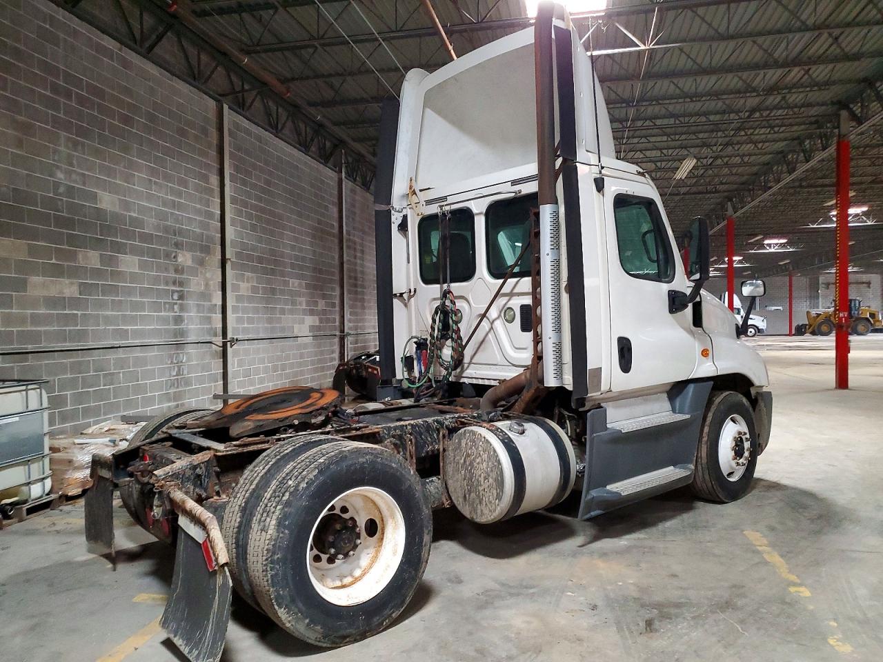 2016 FREIGHTLINER All other VIN 1FUBGEDV8GLHC5711 photo 4