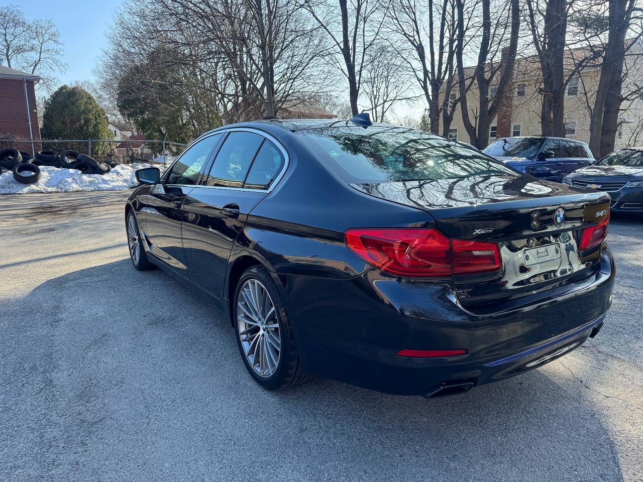 2019 BMW 5 series VIN WBAJE7C58KWW14782 photo 3