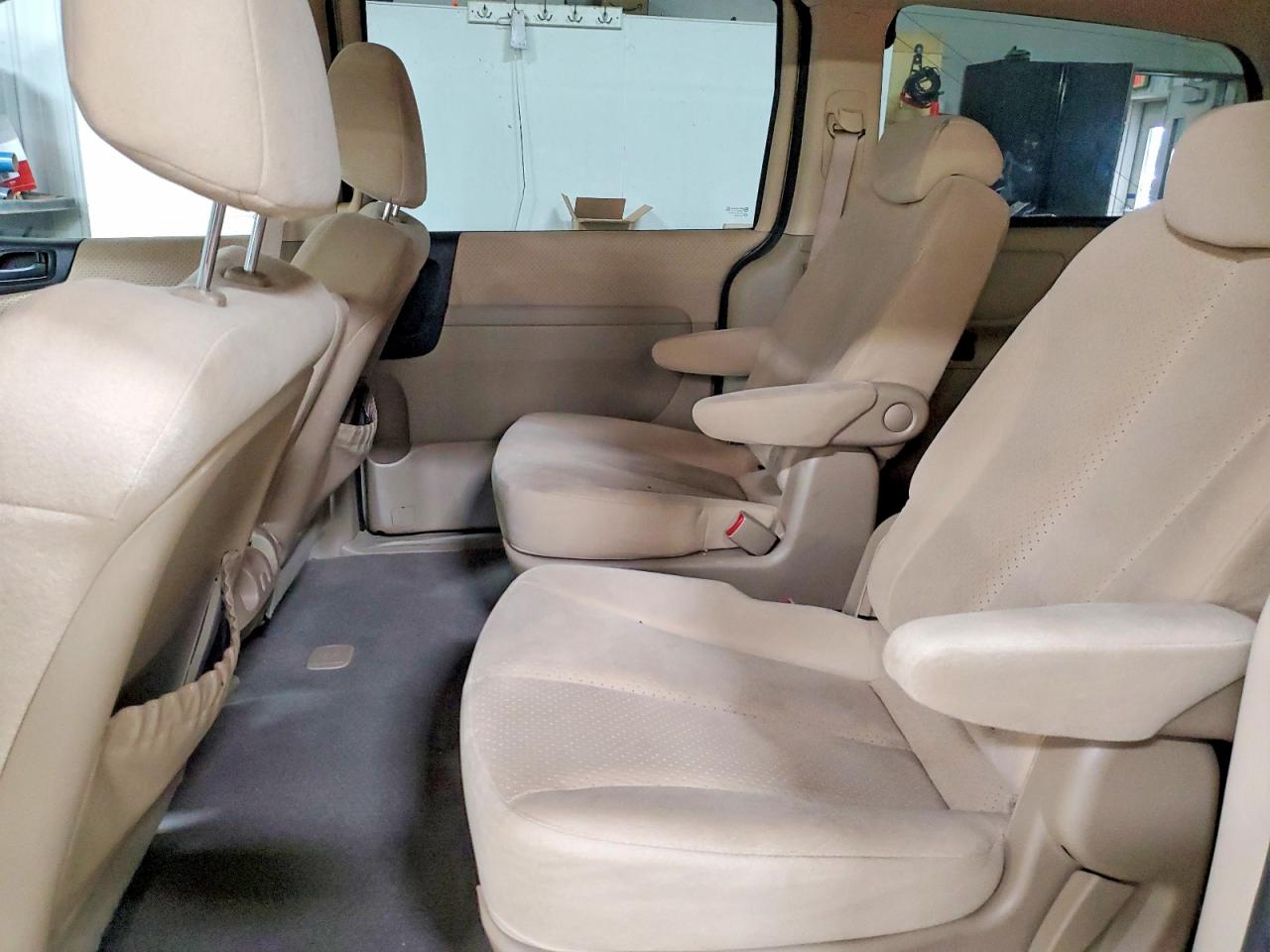 2008 Hyundai Entourage VIN KNDMC233086050092 photo 10