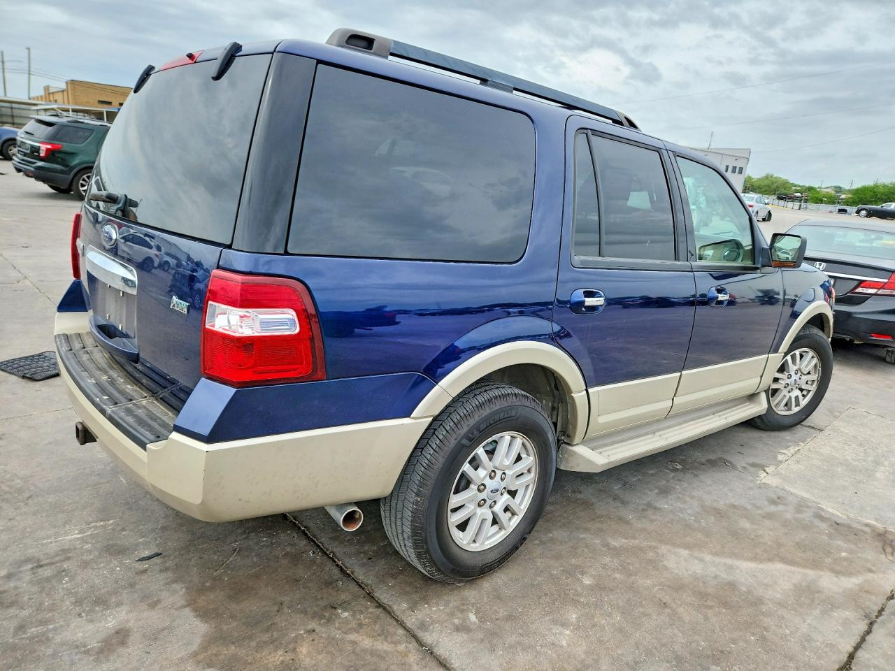 2010 Ford Expedition VIN 1FMJU1J57AEA99215 photo 3