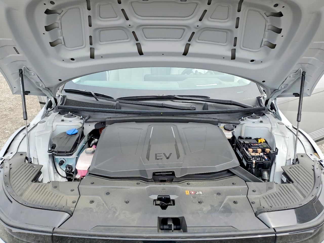 2025 Hyundai Ioniq VIN 7YAKR4DAXSY008628 photo 12