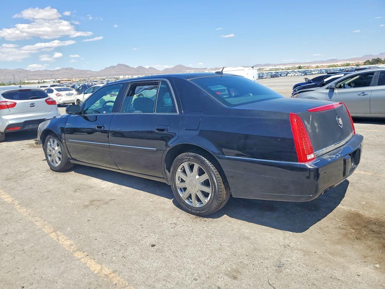 2007 Cadillac Dts VIN 1G6KD57Y17U140280 photo 2