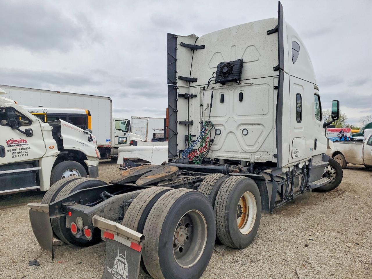 2025 FREIGHTLINER All other VIN 3AKJHHDR8SSVY3419 photo 4