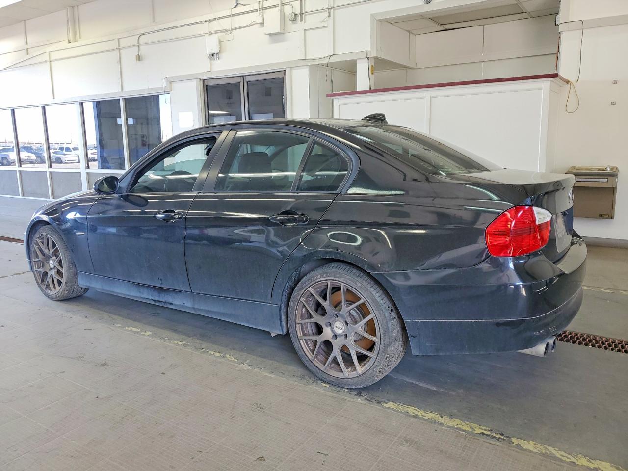 2006 BMW 3 series VIN WBAVD33596KV62492 photo 2