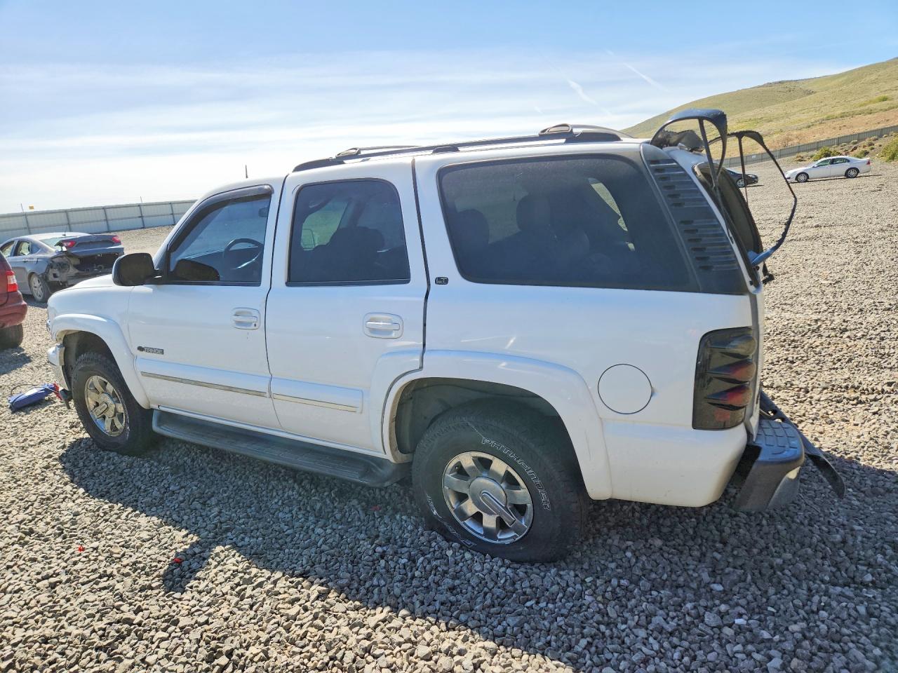 2002 CHEV Tahoe VIN 1GNEK13TX2R166334 photo 2